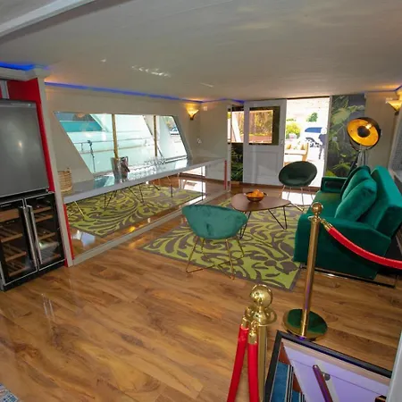 Superbe Experience A Bord! Botel *