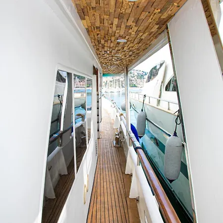 Botel Superbe Experience A Bord!